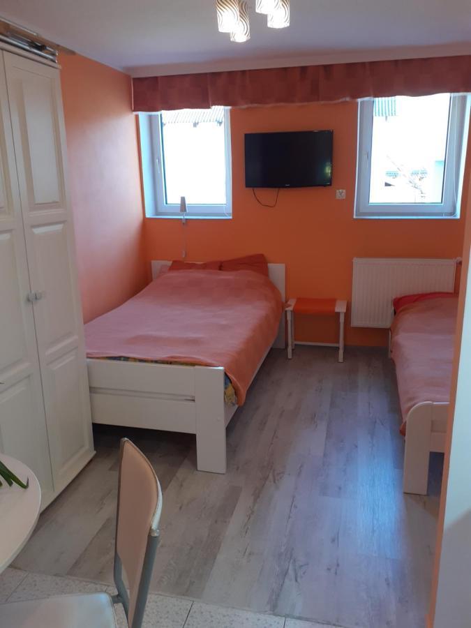 Wynajem Apartamentow I Pokoi. Ustronie Morskie Exterior foto