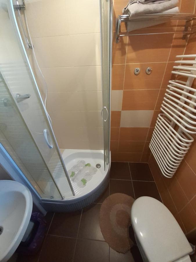 Wynajem Apartamentow I Pokoi. Ustronie Morskie Exterior foto