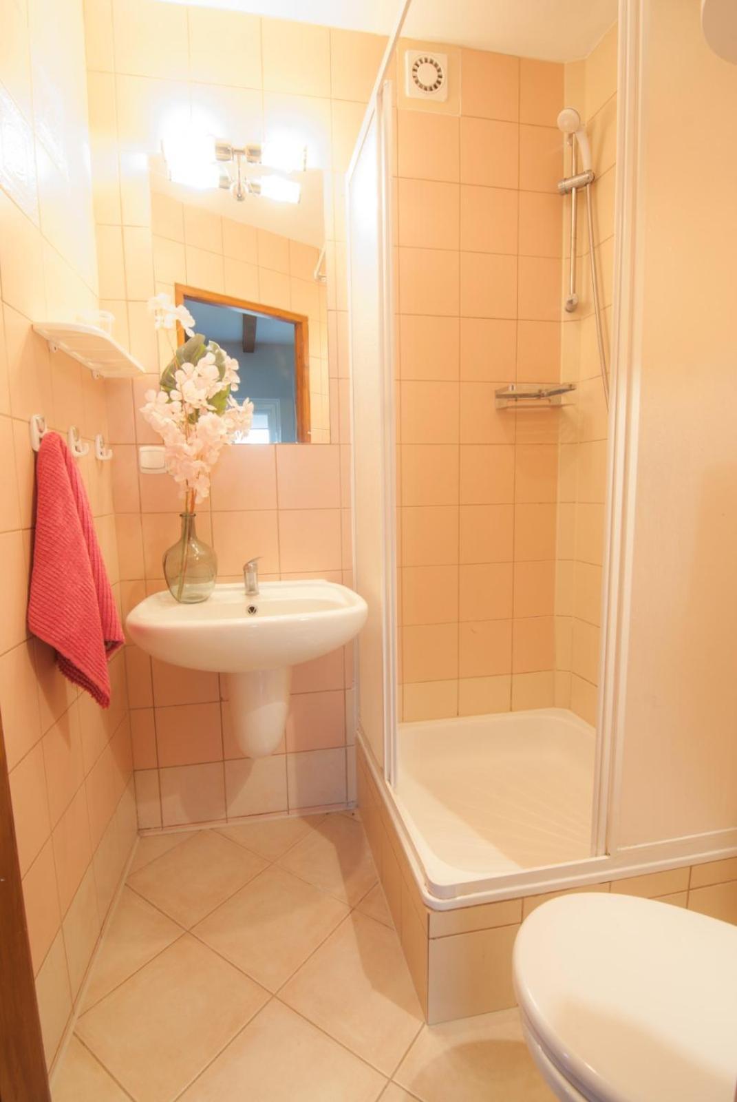 Wynajem Apartamentow I Pokoi. Ustronie Morskie Exterior foto